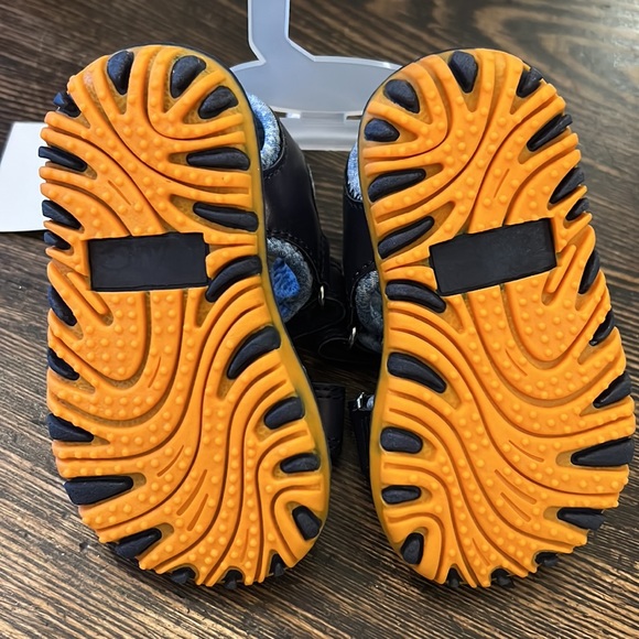 Joe Fresh size 4 (9-12 month) sandals - Picture 4 of 5